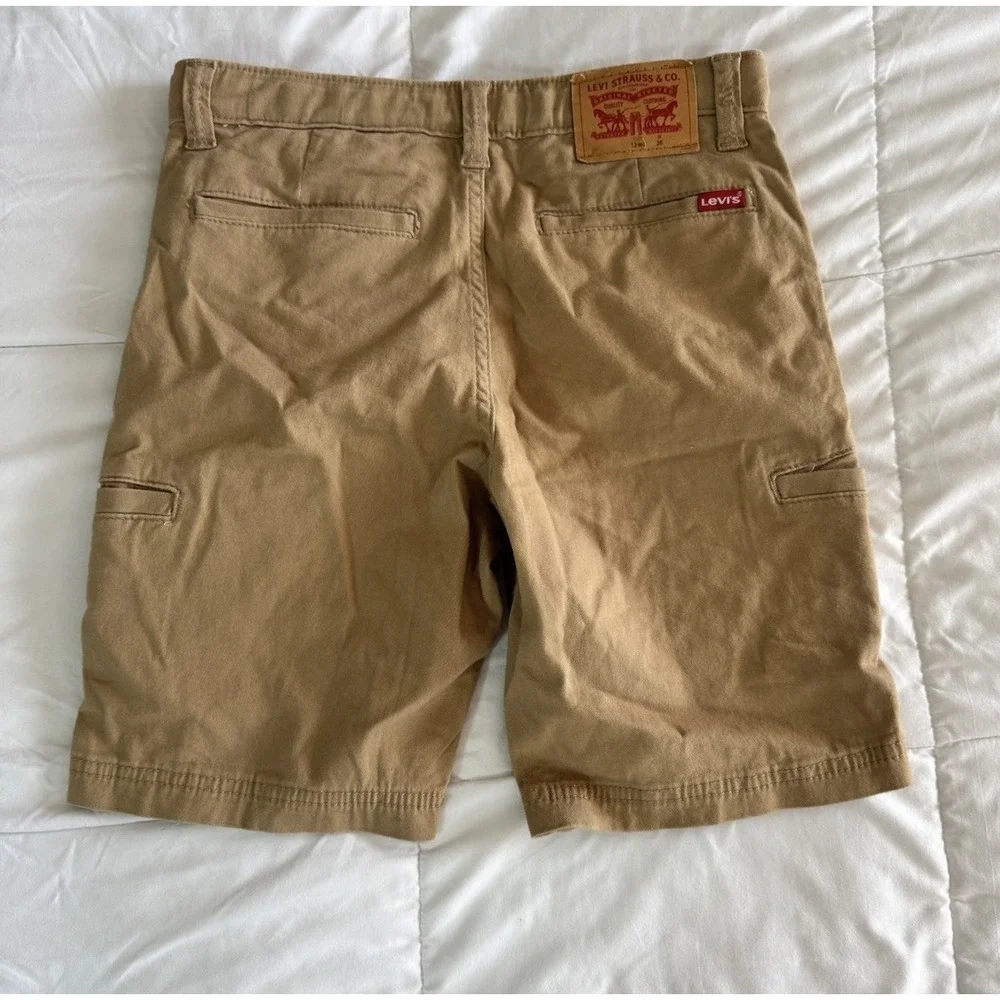 LEVIS BOYS CARGO SHORTS SIZE 12 Reg 26"WAIST 8" INSEAM Tan Pockets EUC - Picture 3 of 9